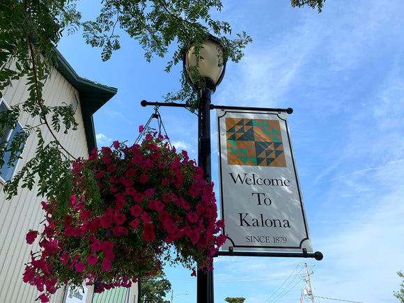 Kalona, Iowa shopping during the holidays.